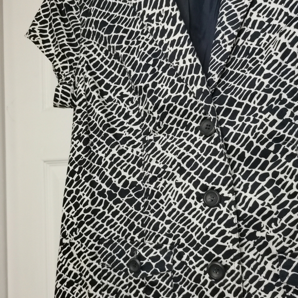 Short sleeve blazer - Picture 8 of 12